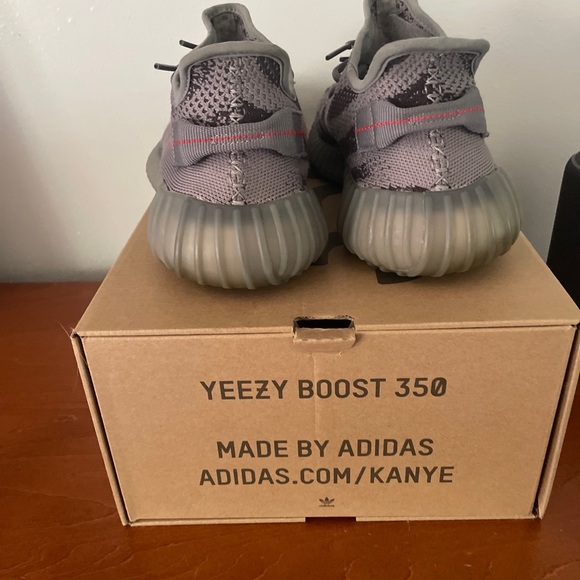 Size 10 Yeezy beluga v2 2.0 - Picture 4 of 7